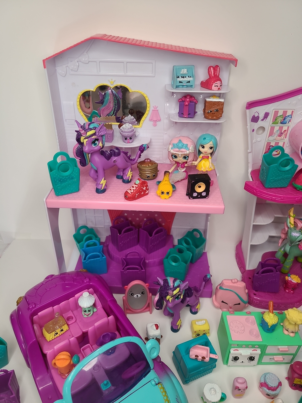 Large Shopkins Bundle Houses Cars & 120+ Figures - Picture 2 of 16